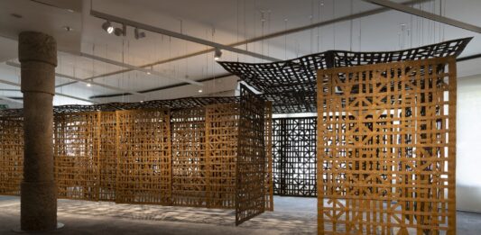 Cristina Iglesias transforma La Pedrera (Barcelona) en un laberinto de materia y memoria cristina Iglesias