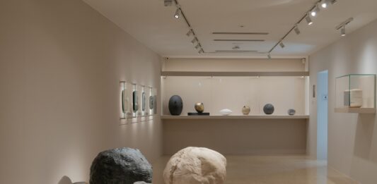 Antes del tajo: la cerámica como laboratorio en Lucio Fontana