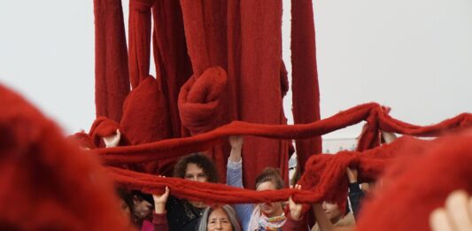 El retorno del ritual en prácticas contemporáneas Performance: Living Quipu by Cecilia Vicuña. Brooklyn Museum