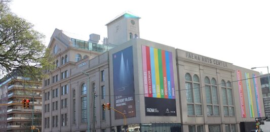 Faena Arts Center: arquitectura, escala y política de la exhibición