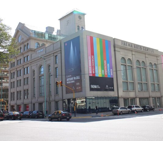 Faena Arts Center: arquitectura, escala y política de la exhibición