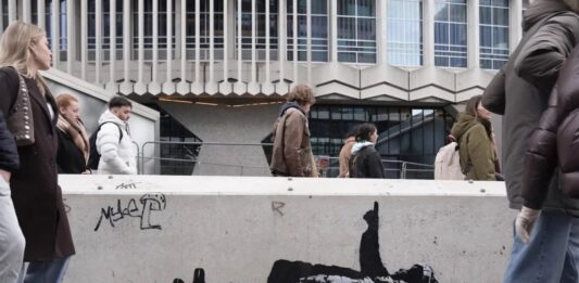 Dos nuevos murales de Banksy aparecen en Londres, a pocos días de la Navidad