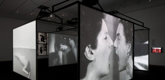 Las muchas vidas de Marina Abramovic en exhibición en Viena: entrevista a la curadora