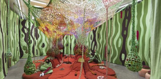 Materialidades que insisten: ecologías precarias y nuevas poéticas en el arte latinoamericano