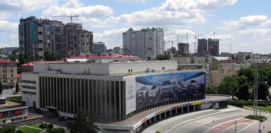 “Ukraine” de Fabrizio Bonato y el Poder Transnacional del Arte Contemporáneo