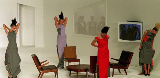 El desfile es una obra de arte y va al museo en el Vitra Design Museum