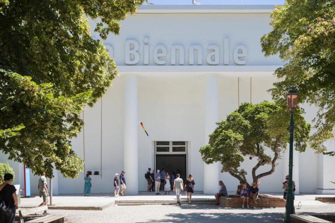 biennale_entrance