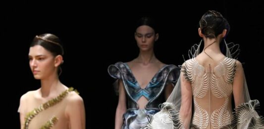 Cuerpos en estado de mutación: Iris van Herpen y la forma como umbral