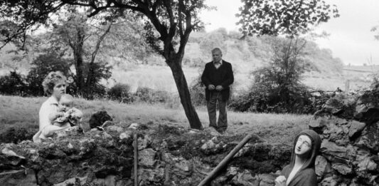 A Fair Day: el cold case irlandés de Martin Parr, antes del color