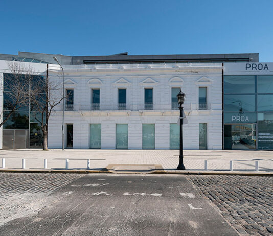 El orden imposible del mundo. Polifonía, materialidad y tensiones del presente en Fundación Proa