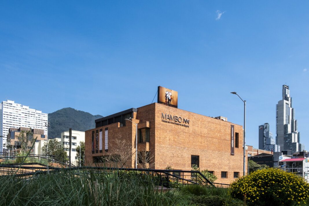 mambo-fachada-1-min-scaled