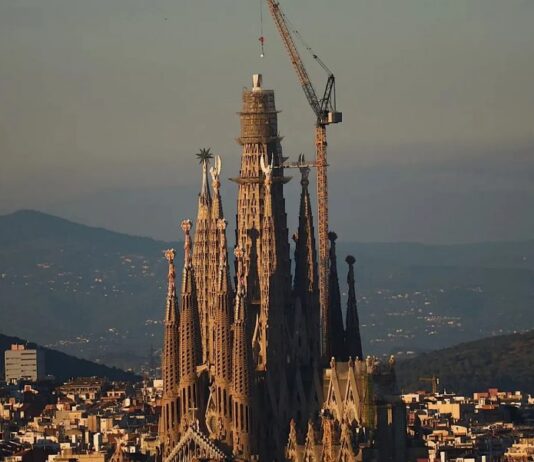 Casi terminada la torre de la Sagrada Família: la obra maestra de Gaudí está casi completa