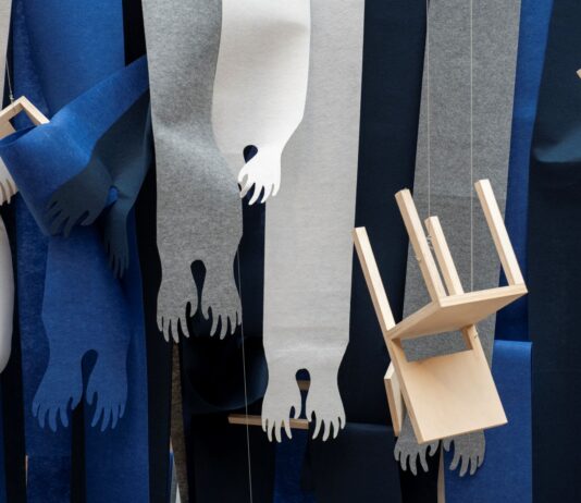 Cristina Salgado en la Pinacoteca de São Paulo: el cuerpo y el mar como escena psíquica