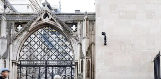 ¿Quién necesita saber el verdadero nombre de Banksy? Anonimato y poder en cinco obras clave