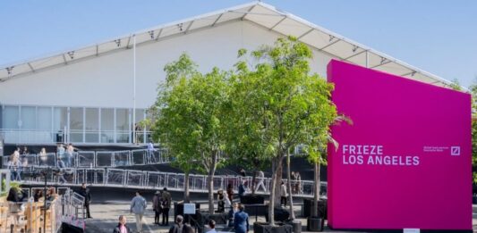‘Frieze Los Angeles 2026’ abrió sus puertas en el Santa Monica Airport