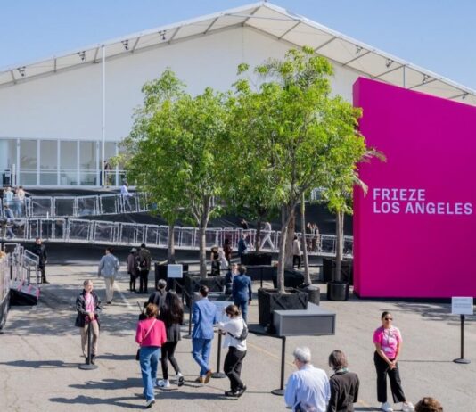 ‘Frieze Los Angeles 2026’ abrió sus puertas en el Santa Monica Airport