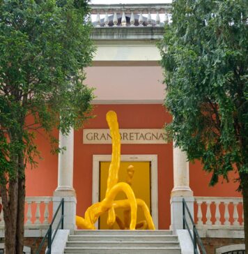 En parte hombre, en parte mantis religiosa: una escultura de Sarah Lucas desafía el mercado