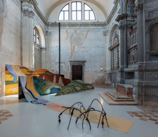 Nadia Huggins y Tessa Mars en el Museo de Arte Contemporáneo de Panamá