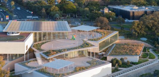 Reportaje desde la Bienal de Sídney: prácticas de la memoria en una exposición dispersa