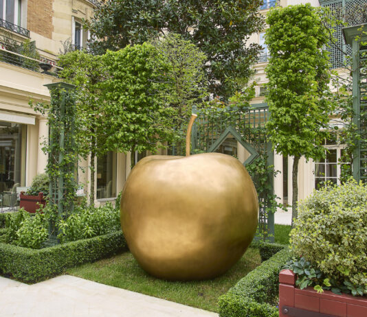 La manzana del deseo seduce a París: a subasta la obra icónica de Claude Lalanne