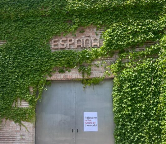 Huelga en la Bienal de Arte: pabellones y bookshop cierran sus puertas