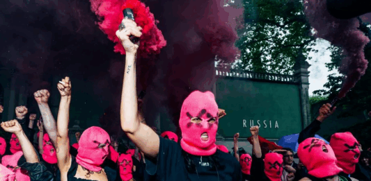 La protesta de Pussy Riot en la Bienal de Venecia se convirtió en un videoclip musical