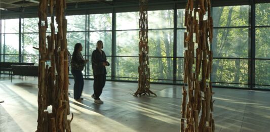 Adquisiciones, producción y salarios: un museo finlandés experimenta con un nuevo modelo económico para los artistas