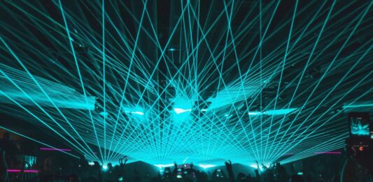 El white cube se encuentra con la pista de baile: el arte contemporáneo invade los clubes de Ibiza