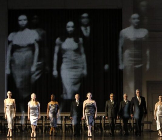 Pina Bausch, Kontakthof 50 años después: el conmovedor regreso de sus protagonistas