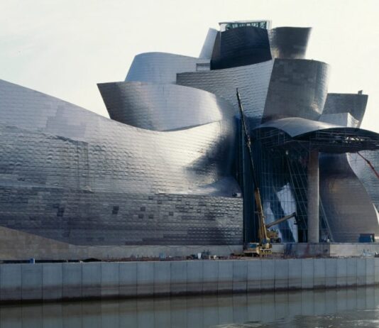 Cuando Frank Gehry cambió Bilbao: el relato de Jan Brokken