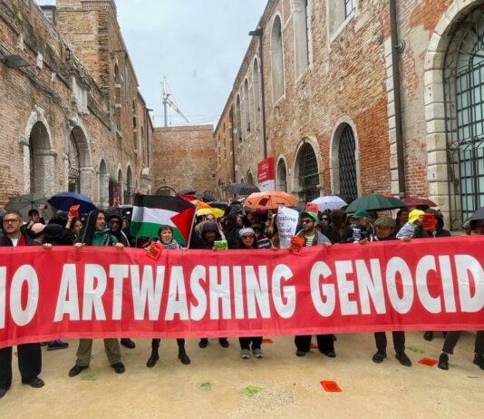 Venecia: Art Not Genocide Alliance vuelve a manifestarse contra el embajador de Estados Unidos