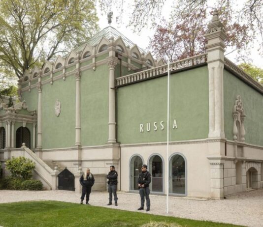 La Unión Europea se apresta a suspender el financiamiento para la Bienal de Venecia