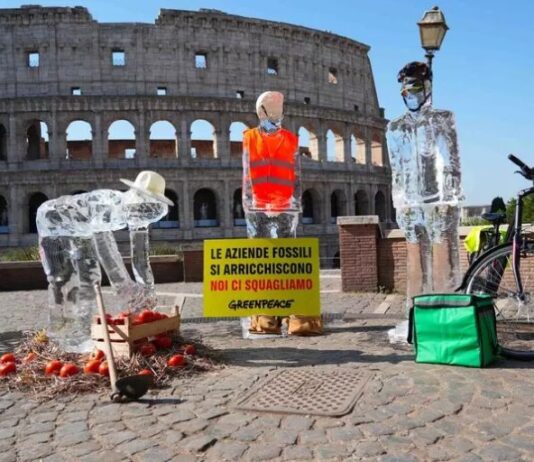 Del hielo de Eliasson a la protesta de Greenpeace frente al Coliseo: el hielo como símbolo de la crisis climática y del trabajo