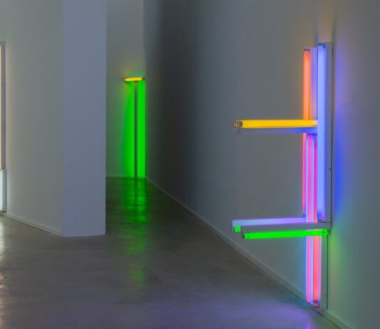 La luz según Dan Flavin: una muestra recorre la revolución del minimalismo