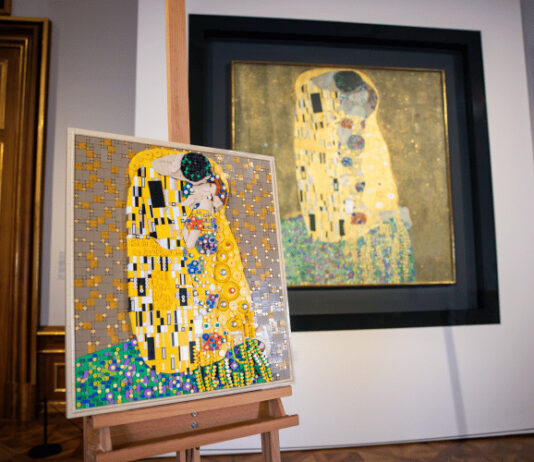 LEGO rinde homenaje a Gustav Klimt: llega el set dedicado a El beso