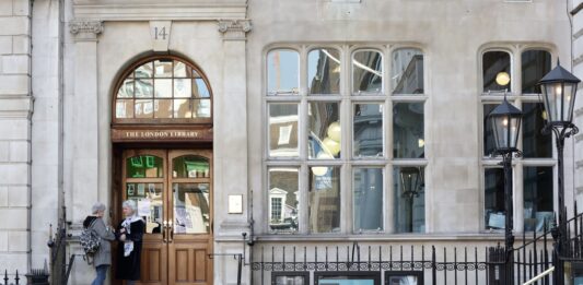 La London Library cumple 185 años: mitos y secretos de la biblioteca de Charles Dickens y Virginia Woolf