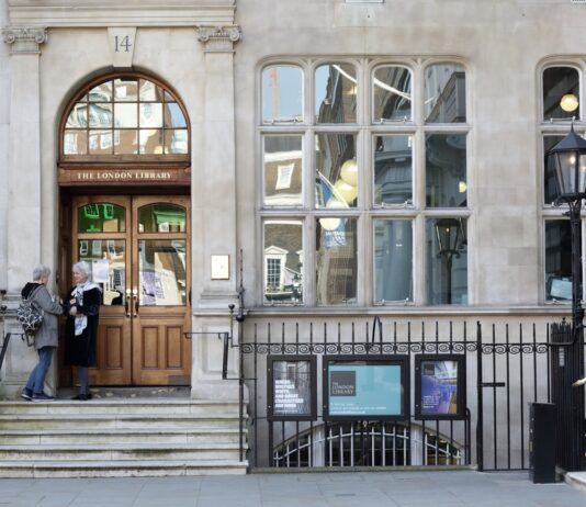 La London Library cumple 185 años: mitos y secretos de la biblioteca de Charles Dickens y Virginia Woolf