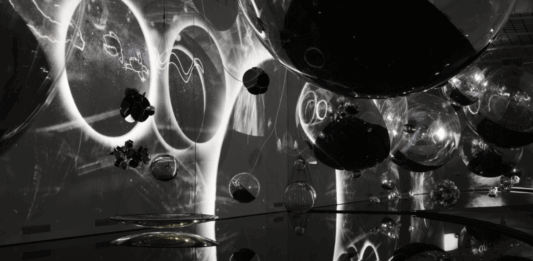 Tomás Saraceno en Haus der Kunst: el museo como dispositivo sensorial