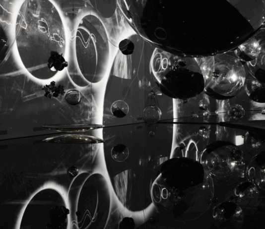 Tomás Saraceno en Haus der Kunst: el museo como dispositivo sensorial