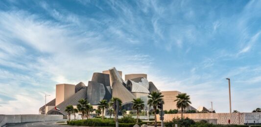 El Guggenheim Abu Dhabi diseñado por Frank Gehry abrirá sus puertas en diciembre de 2026