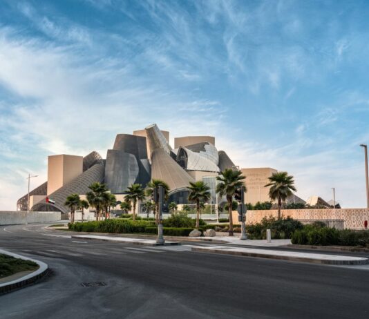 El Guggenheim Abu Dhabi diseñado por Frank Gehry abrirá sus puertas en diciembre de 2026