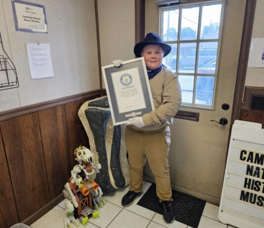 Tiene 11 años y es el curador de museos más joven: el récord Guinness de Anderson Taylor