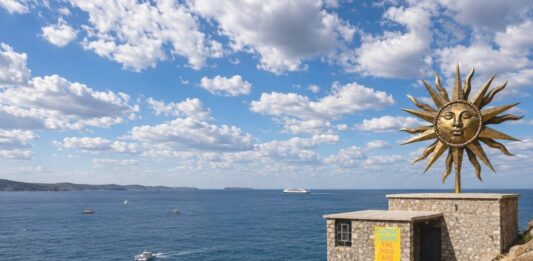 Fundaciones, residencias y espacios culturales: ¿cuáles son las islas griegas que están apostando por el arte contemporáneo?