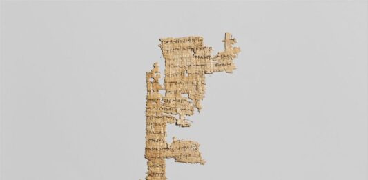 El Met expone el fragmento más antiguo de la Odisea, de hace 2.300 años