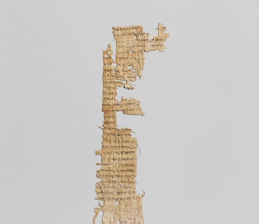 El Met expone el fragmento más antiguo de la Odisea, de hace 2.300 años