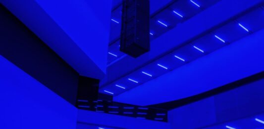 Steve McQueen porta Nina Simone e David Bowie al Guggenheim Bilbao con una nuova installazione