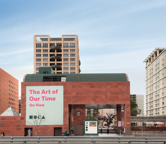Jonathan Abbott es el nuevo director del MOCA de Los Ángeles: de los medios públicos al arte contemporáneo, esta es su historia