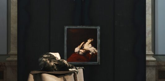 Caravaggio y Berlinde De Bruyckere en Berlín: un diálogo de luz y carne