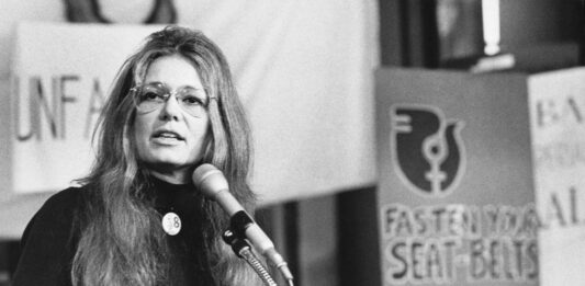 Muere a los 92 años Gloria Steinem, autora icónica del feminismo que también transformó el imaginario cultural