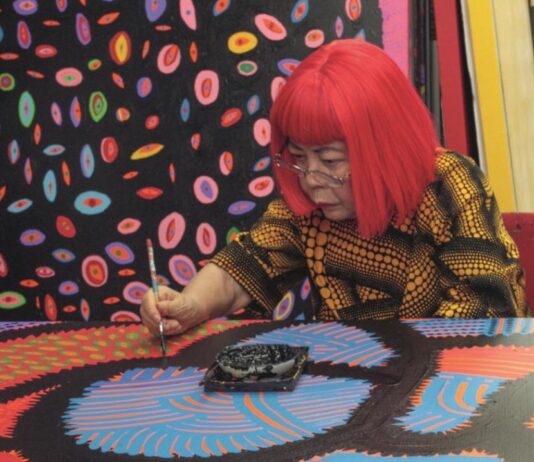 ¿Yayoi Kusama se vendió? Cuando la vanguardia se convierte en un logo